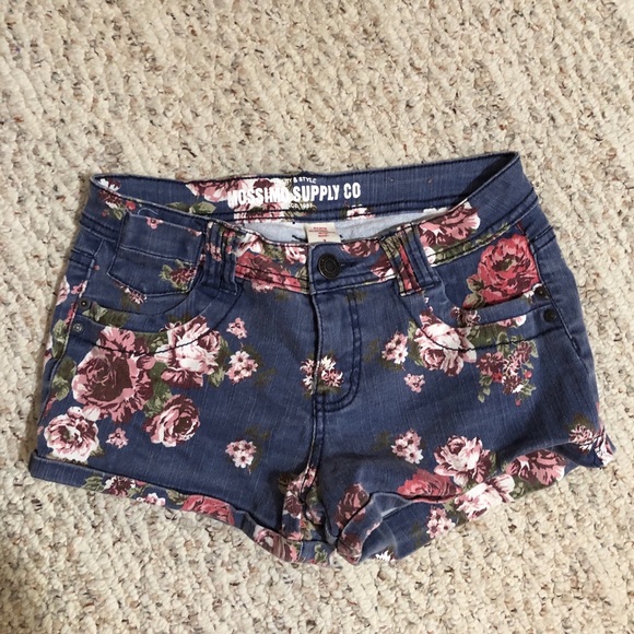 Pants - Jean shorts with flowers Pants - Jean shorts with flowers